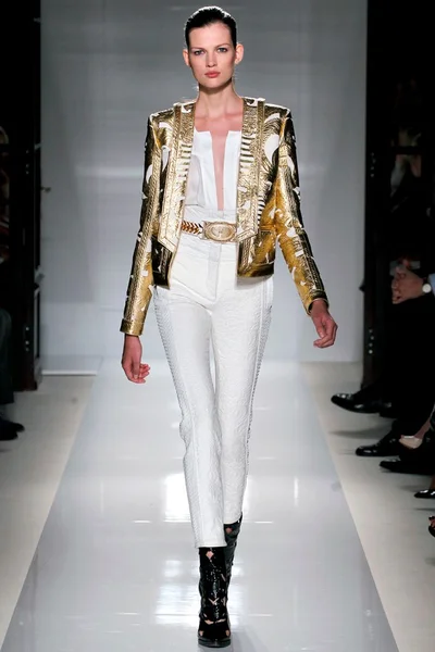 Look 10